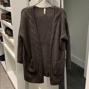 Medium weight cable knit cardigan sweater m/l